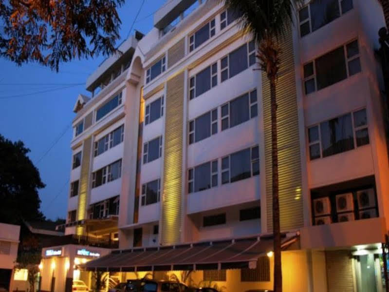 Kapila Business Hotel Pune Exterior photo