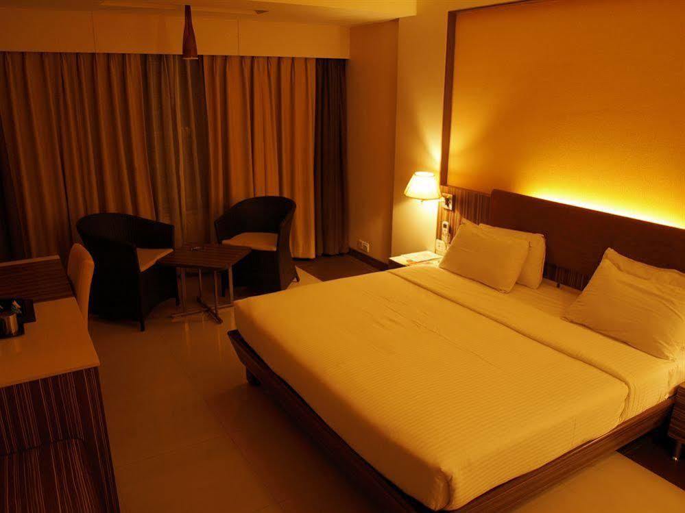 Kapila Business Hotel Pune Exterior photo